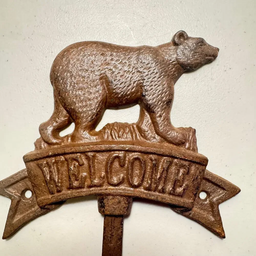 Cast Iron Bear With Hook Wall Mounted Welcome Sign Excellent Condition